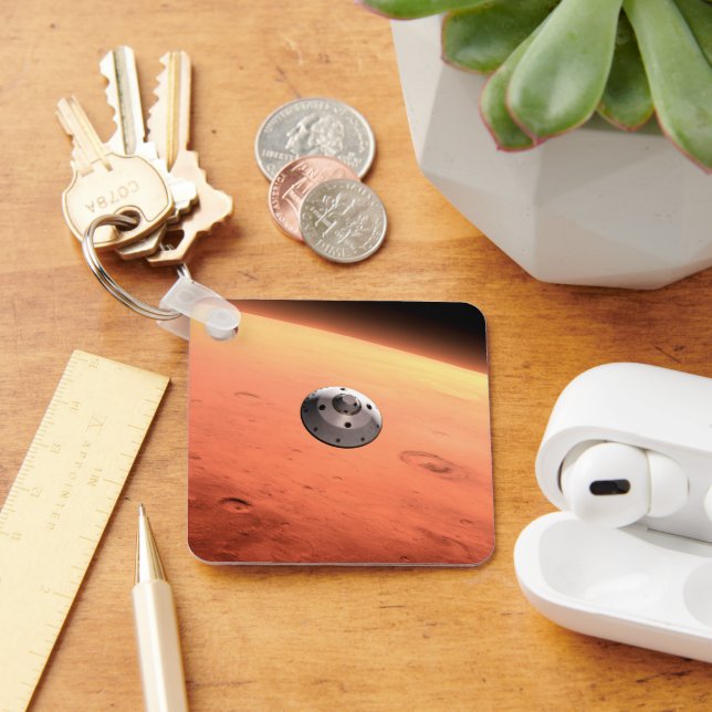 Porte-clés Mars Science Laboratory approchant Mars. (Bureau)