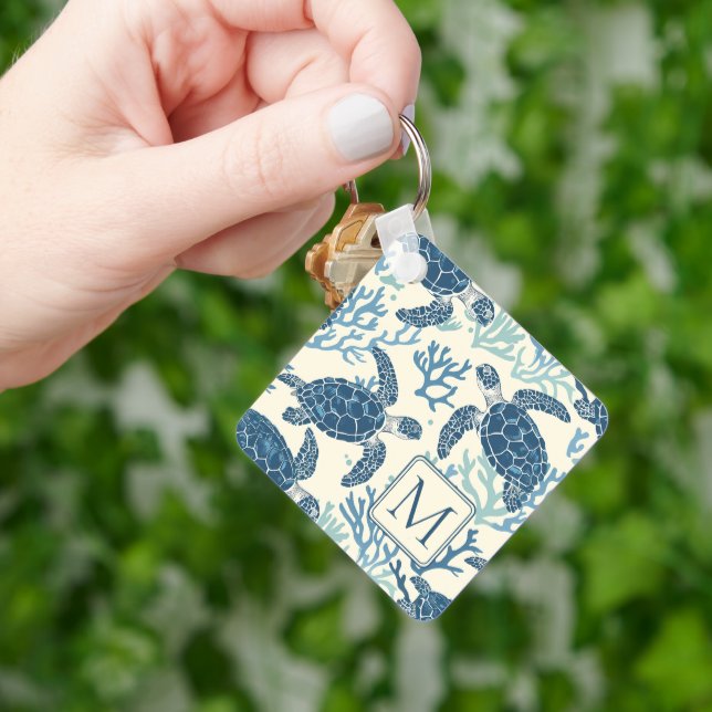 Porte-clés Monogramme de tortues marines bleues et crémeuses (main)