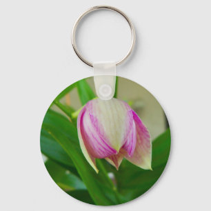 Porte-clés Orchidée blanche et violette sur un porte - clé