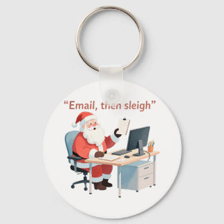 Porte-clés Père Noël travaille à un bureau équilibrant les e-