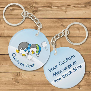 Porte-clés Petit Pingouin recevant une boule de ne