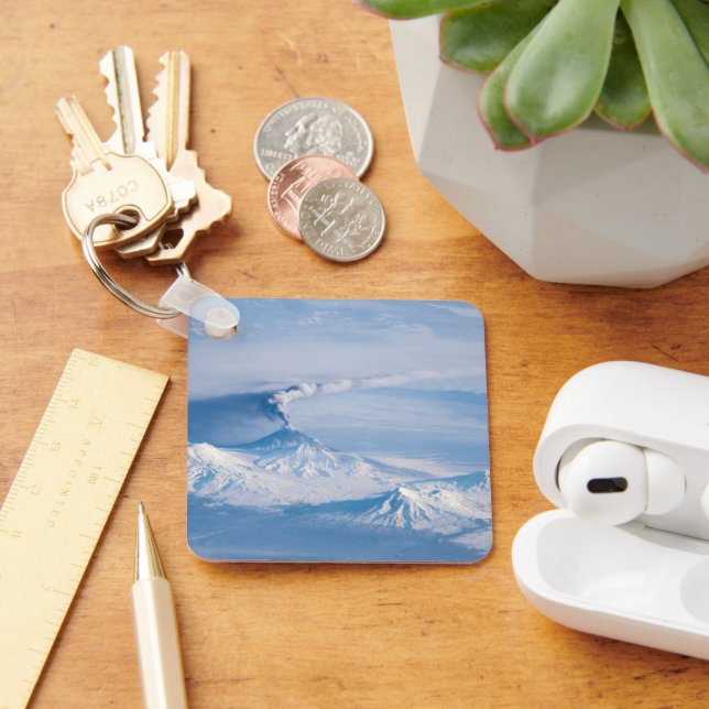 Porte-clés Plume Émanant Du Volcan Kliuchevskoi. (Bureau)