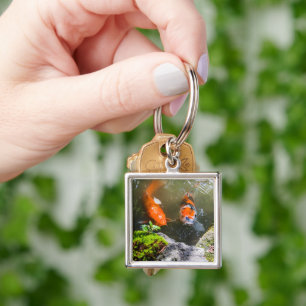 Porte-clés Poisson Koi dans un étang