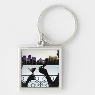 Porte-clés Silhouette d'un couple grillant des verres de