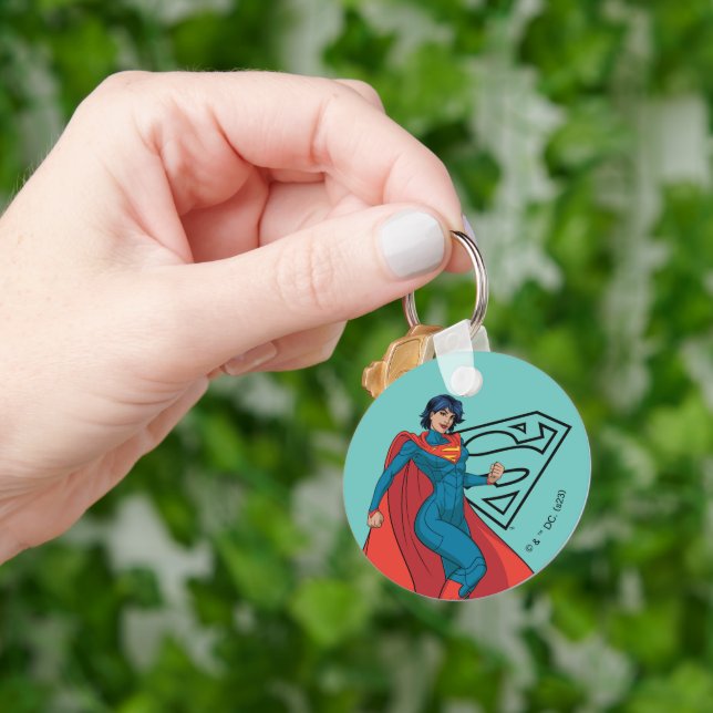Porte-clés Supergirl Hovering en costume bleu (main)