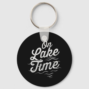 Porte-clés Sur le lac, drôle de pêche et de navigation en été