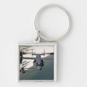 Porte-clés Un balbuzard CV-22 et un MH-53 pavent le bas