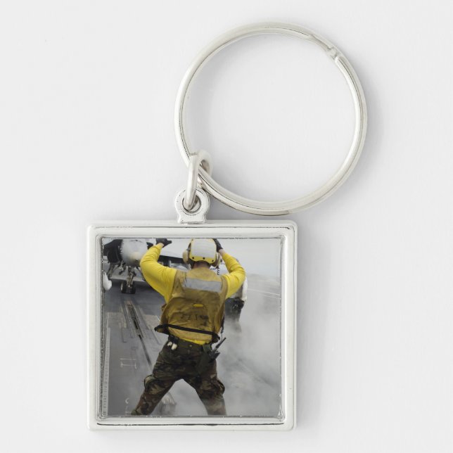 Porte-clés Un directeur d'aéronef signale un F/A-18C Hornet (Devant)