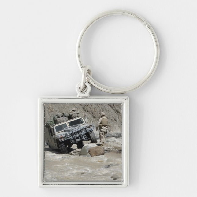Porte-clés Un Marine américain guide le conducteur d'un Humve (Devant)