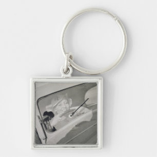 Porte-clés Une femme conduisant, c.1930s (photogravure)