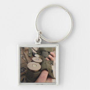 Porte-clés Une marine berce des poignées de grenades de 40