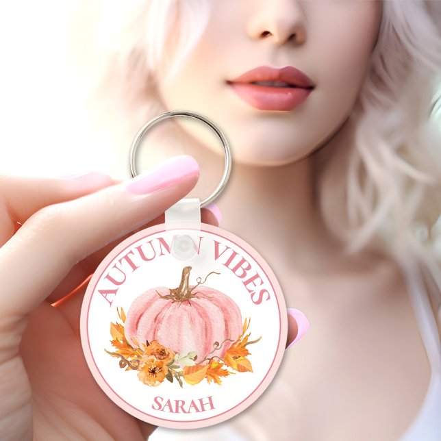 Porte-clés Vibes d'automne Citrouille rose automne Nom person (Autumn Vibes Pink Pumpkin Fall Custom Name Keychain)