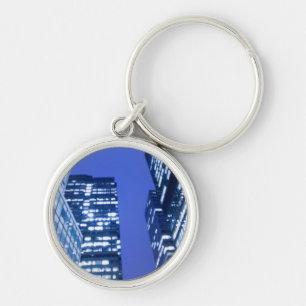 Porte-clés Vue ascendante Defocused des fenêtres d'immeuble