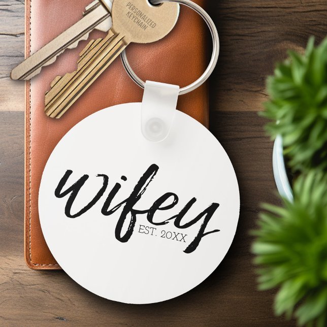 Porte-clés Wifey - Whimsical Black Calligraphy pour la mariée (Personalized Keychain - Wedding Wifey)