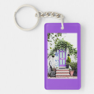 Porte d'entrée accueillante en violet