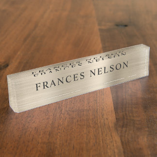 Porte-nom Apparence métallique or pâle, sérif élégant