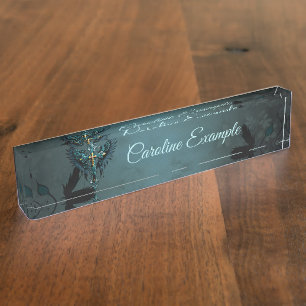 Porte-nom Croix gothique avec éléments décoratifs et oiseaux