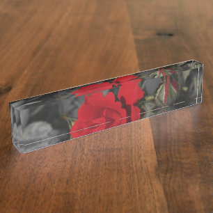 Porte-nom défilement de fleurs de roses rouges sur gris fonc
