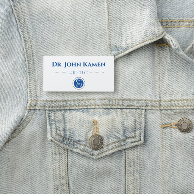Porte-nom Dentiste | Logo des dents (En situation)