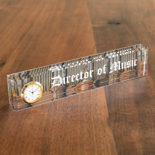 Porte-nom Directeur de la musique avec l'horloge