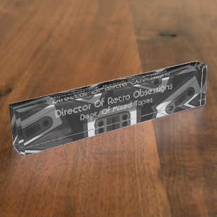 Porte-nom Directeur De Retro Obsessions Humour des années 80