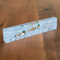 DUCKS DANS UN ÉCLAIRAGE DE LIGNE SUR L'ÉTANG/PERSO