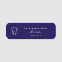 Elégant dentiste dentaire foncé clinique dentaire