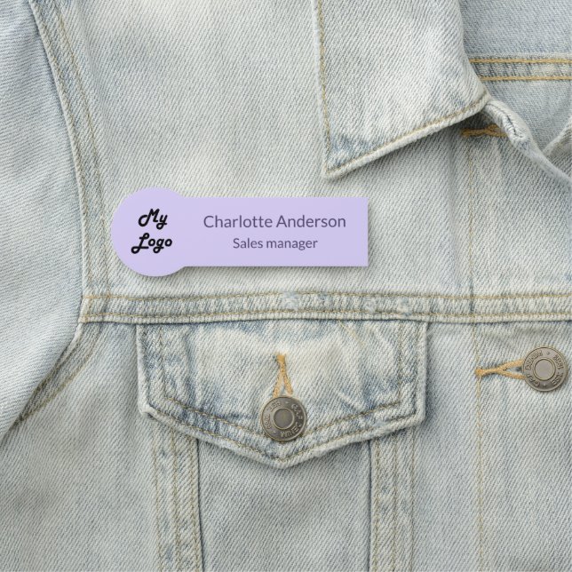 Porte-nom Employé du logo de l'entreprise Violet lavande (En situation)