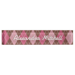 Porte-nom Jacquard rose sur Motif diamant Brown - Votre nom