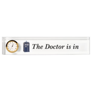 Porte-nom Le docteur est dans le signe