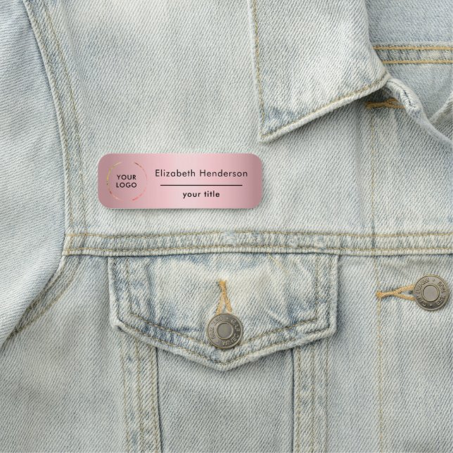 Porte-nom Métal rose avec votre logo (En situation)