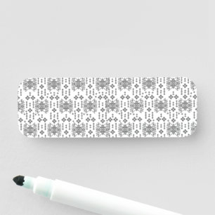 Porte-nom motif noir et blanc avec un arrière - plan blanc