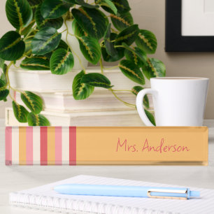 Porte-nom Nom d'enseignant écriture rose orange et bandes do