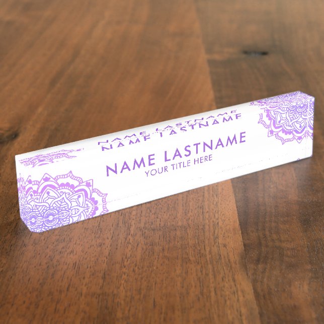 Porte-nom Ornement Mandala violet sur titre blanc (Taille)