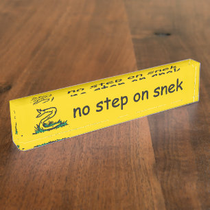 Porte-nom Pas de marche sur les mèmes de snek Gadsden SnekRi