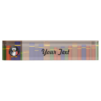 Porte-nom Pingouin de ver de livre dans une bibliothèque