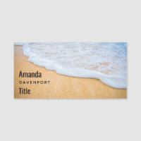 Plage de sable avec ressac écumeux