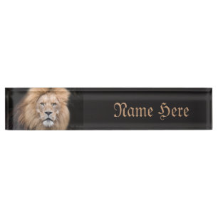 Porte-nom Portrait de plan rapproché d'un lion masculin