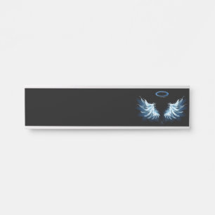 Porte-nom Pour Porte Blue Glowing Angel Wings on black background