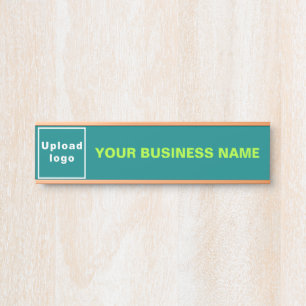 Porte-nom Pour Porte Nom de l'entreprise et logo sur la pendaison verte