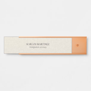 Porte-nom Pour Porte Texte Noir Sur Lin Beige Avocat en Immigration