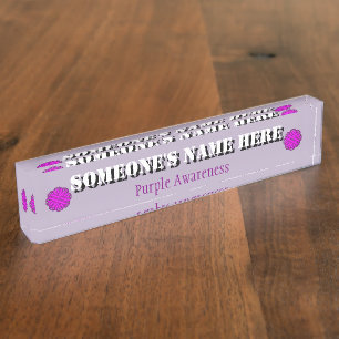 Porte-nom Ruban de fleurs violettes par Kenneth Yoncich