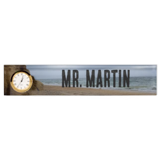 Porte-nom Stormy Cliffside Beach Ocean View Horloge Nom Plaq
