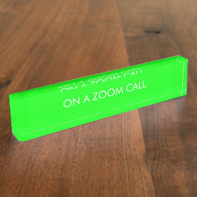 Porte-nom Sur un appel de zoom néon vert texte personnalisé (Taille)