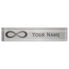 Symbole d'infini sur la texture métallique de Faux