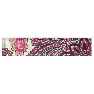 Porte-nom Un design cachemire décoratif avec rouge vif et ép