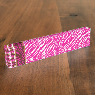 Porte-nom Un motif floral complexe en rose et blanc, art