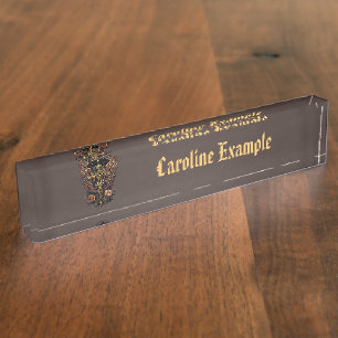 Porte-nom Un symbole de force : La croix ornée avec des aile