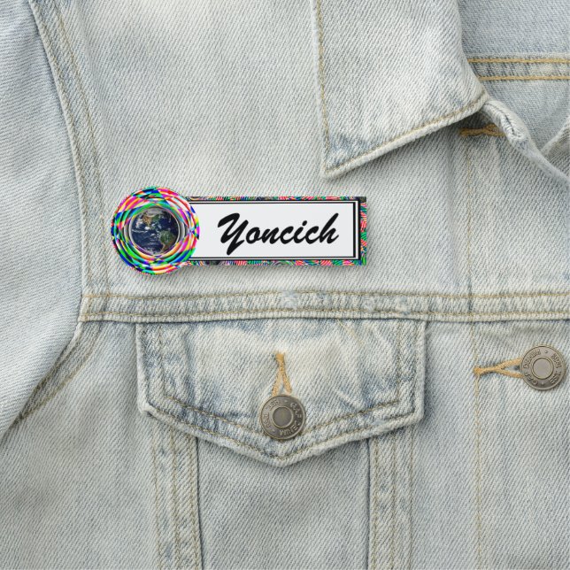 Porte-nom Vibes de la Terre par Kenneth Yoncich (En situation)