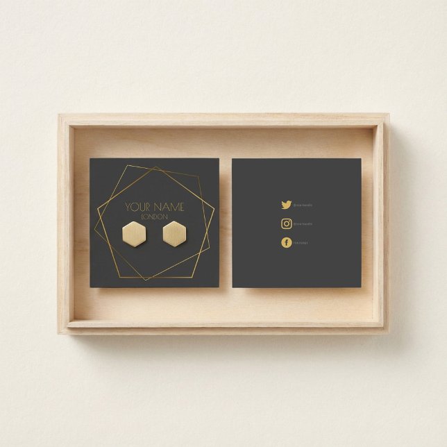 Porte-oreilles en or géométrique et icônes sociale (Geometric gold earring holder and social icons.)
